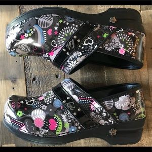 NWOT Koi by Sanita/Dansko patent clogs size 37